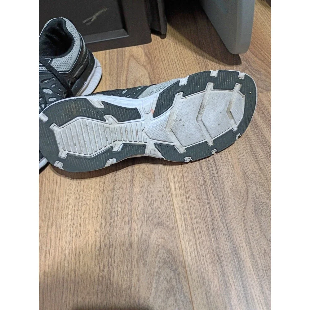 Men's Grey And Black Tennis Shoes Size 10.5w Good Condition